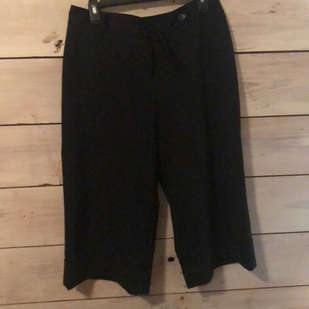 Flattering, Black Wide Leg Capri dress pant